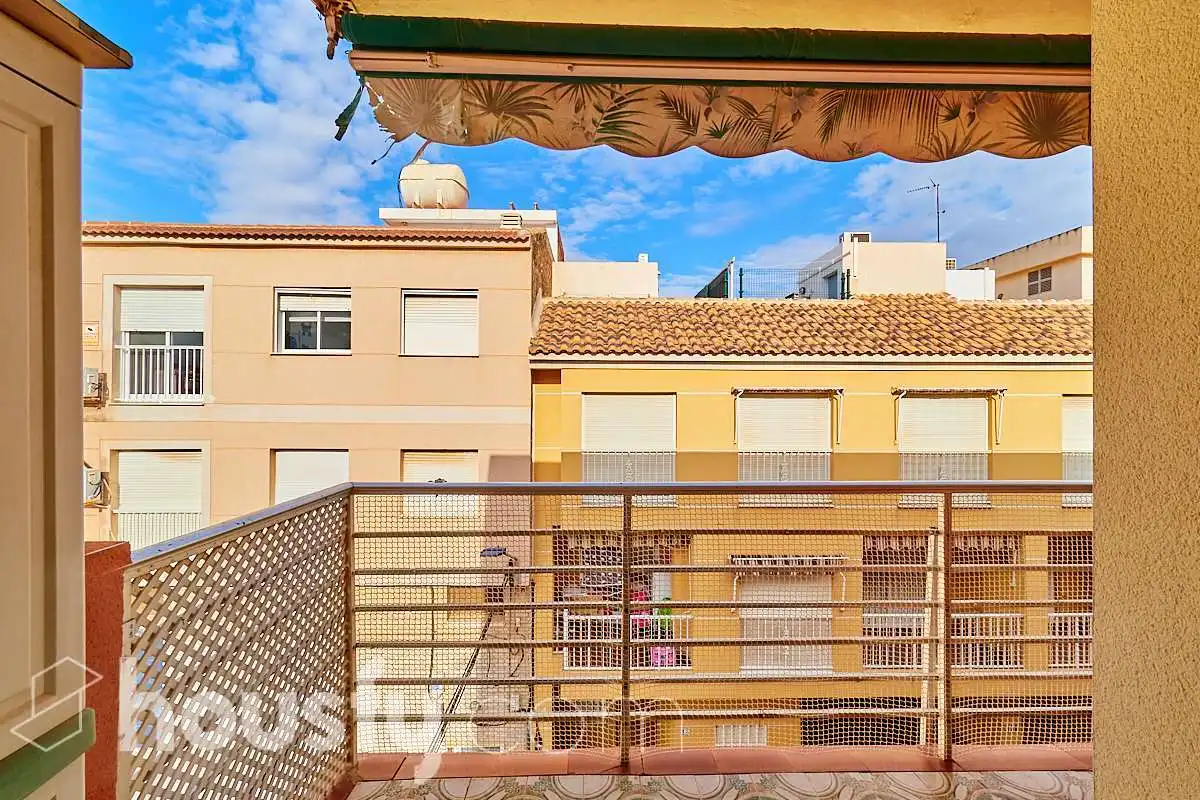 Vista exterior de Piso en venta en San Pedro del Pinatar con Aire acondicionado, Terraza y Amueblado
