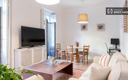 Living room of Flat to rent in  Madrid Capital  with Air Conditioner, Heating and Furnished