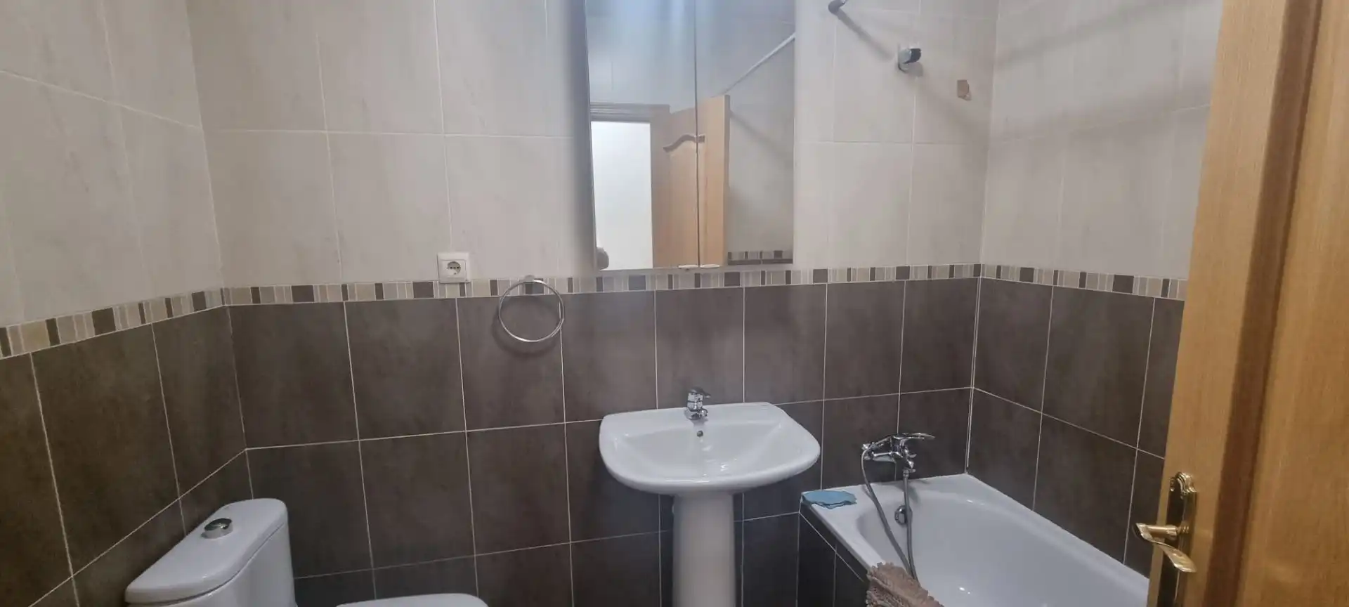 Bathroom of Flat for rent in Gerindote  with Air Conditioner, Heating and Furnished