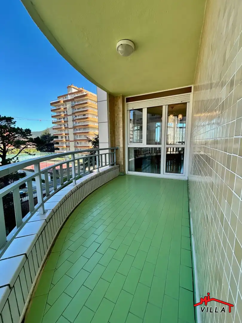Terraza de Piso en venta en Laredo con Calefacción, Terraza y Amueblado