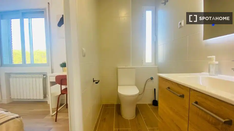 Baño de Piso de alquiler en Madrid con Aire acondicionado, Calefacción y Amueblado