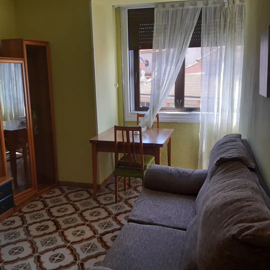 Habitación de Apartamento de alquiler en Teruel con Calefacción, Amueblado y Horno