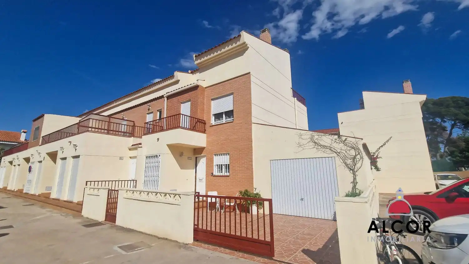 Vista exterior de Casa adosada en venta en Benicarló con Aire acondicionado, Terraza y Trastero