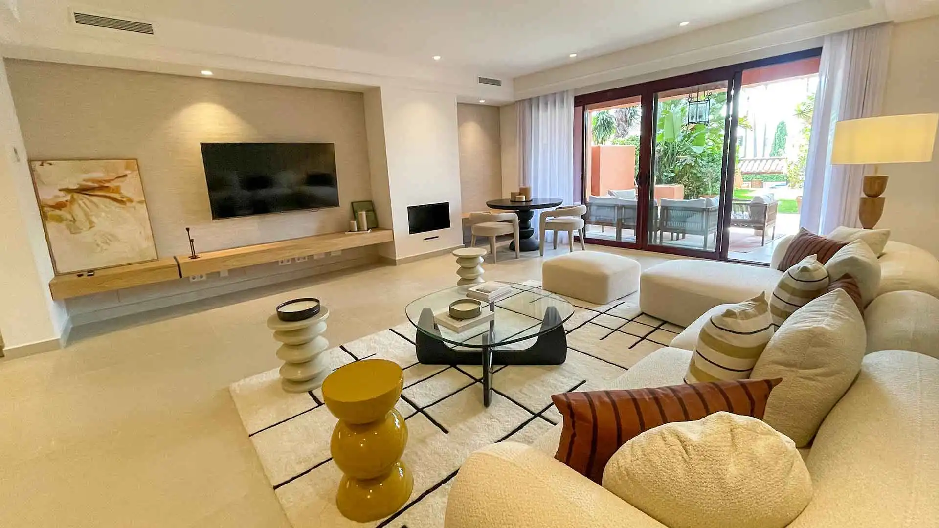 Sala d'estar de Casa adosada de lloguer en Marbella amb Aire condicionat, Terrassa i Traster