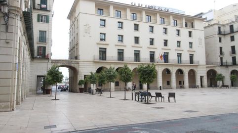 Foto 2 de Piso de alquiler en Plaça de L'ajuntament, Casco Antiguo - Sta. Cruz - Ayuntamiento, Alicante / Alacant