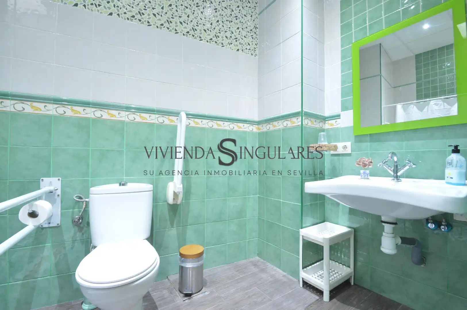 Bathroom of Houses for sale in Arroyomolinos de León  with Air Conditioner, Terrace and Furnished