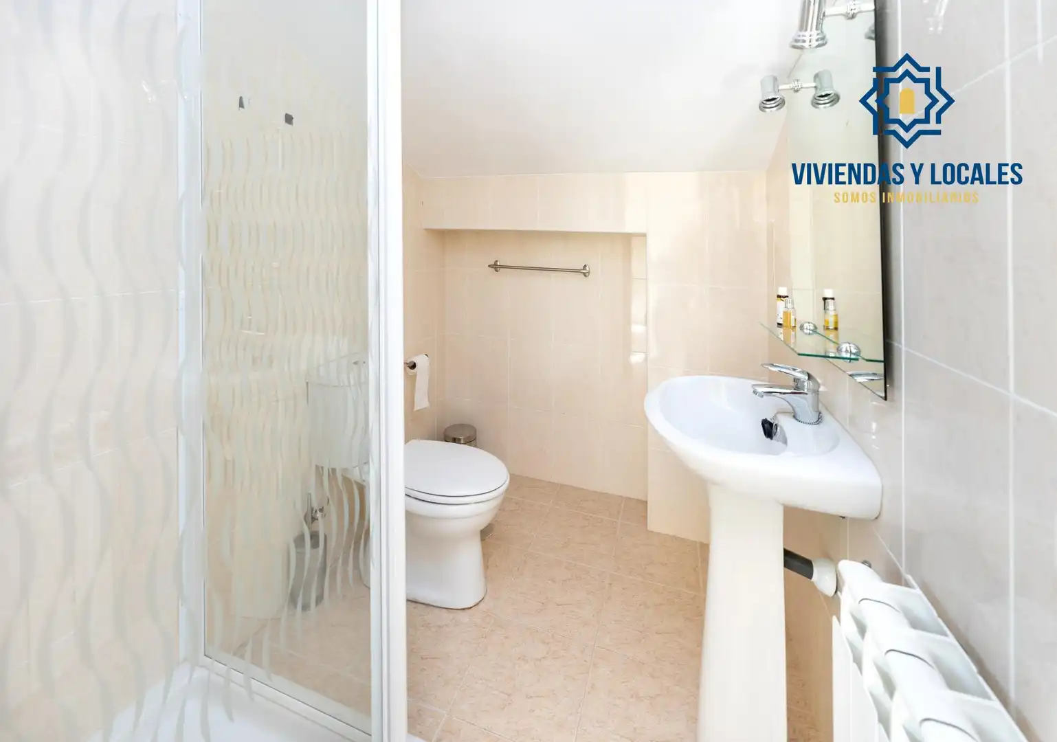 Bathroom of Houses for sale in Dílar  with Air Conditioner, Heating and Private garden