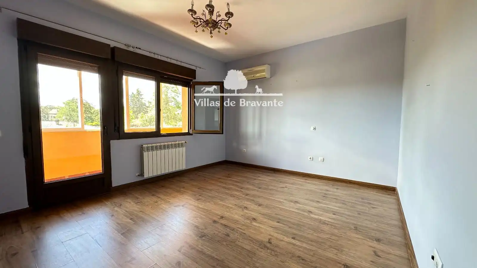 Bedroom of Houses for sale in Villanueva de la Cañada  with Air Conditioner, Heating and Parquet flooring