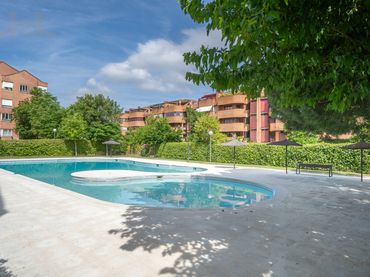 Flat with pool for sale in Vía de las Dos Castillas