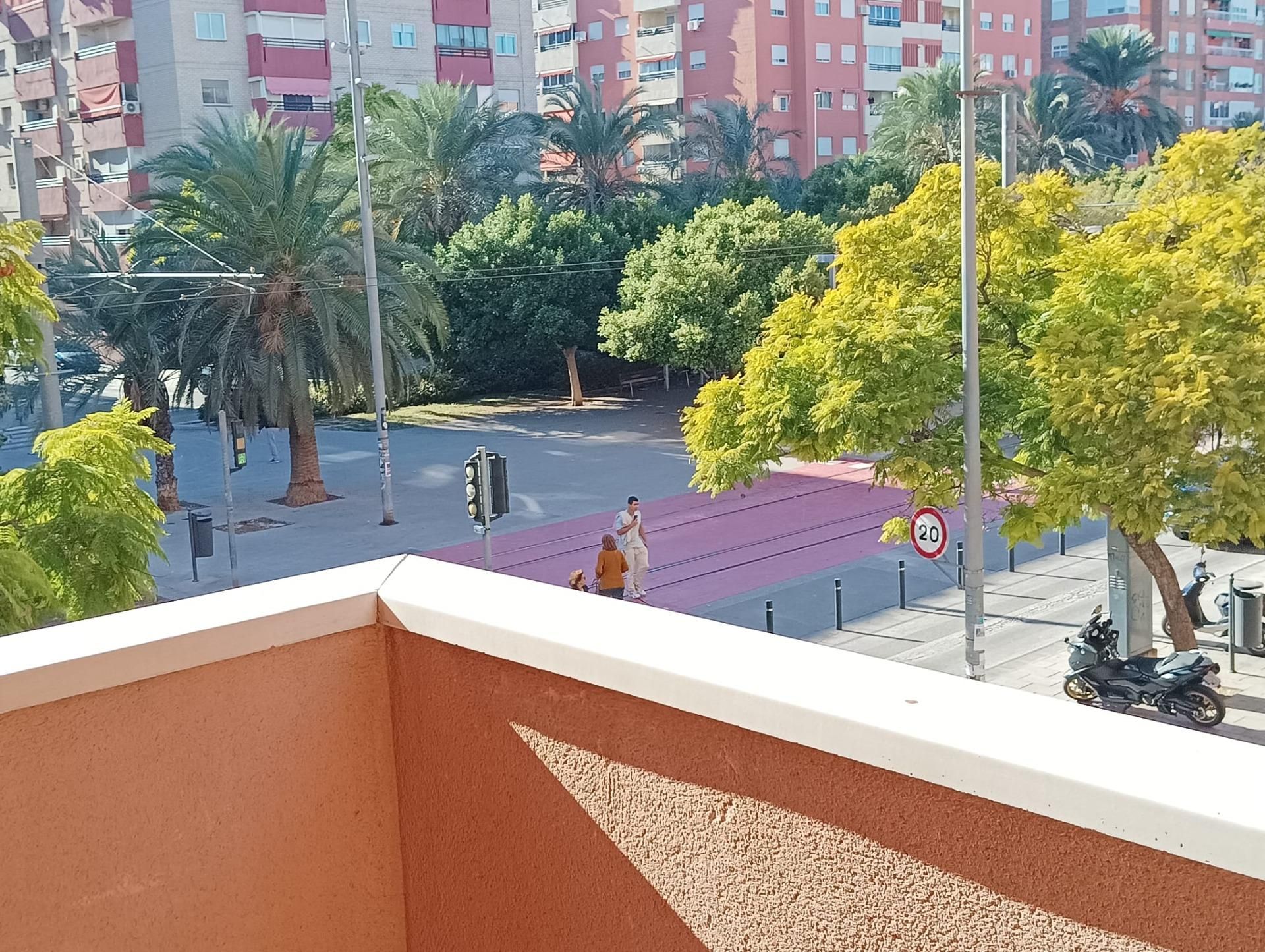 Vista exterior de Pis de lloguer en Alicante / Alacant amb Piscina comunitària