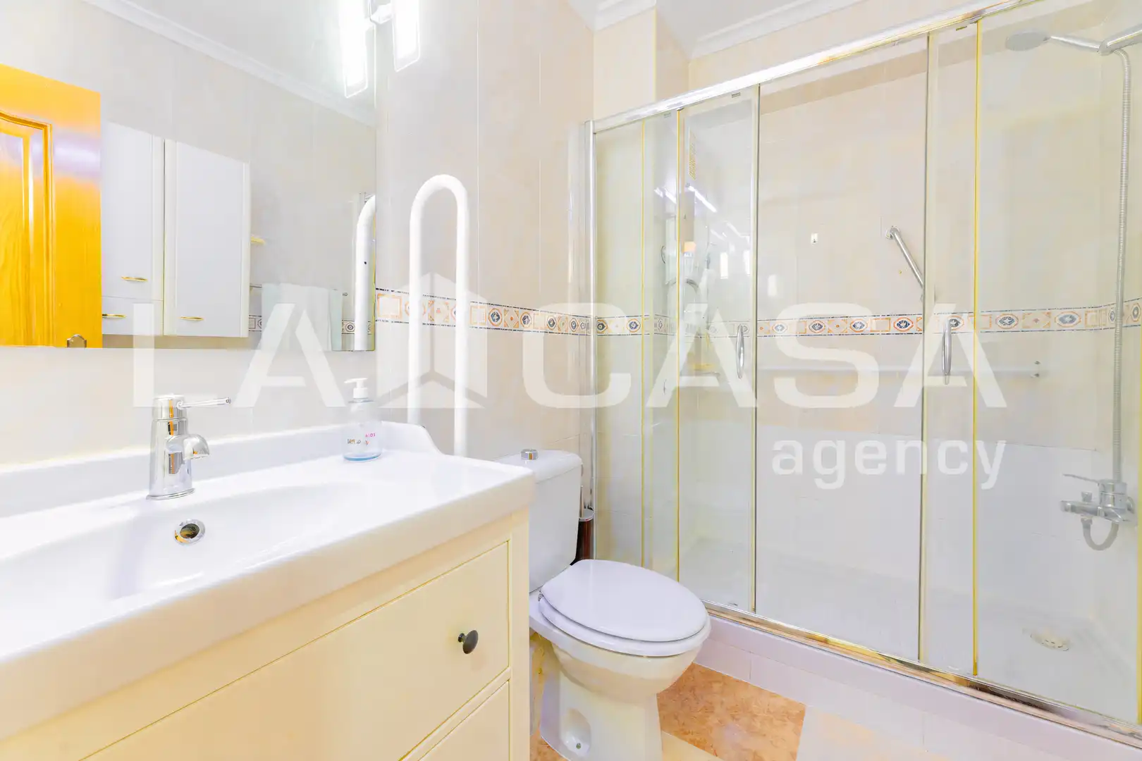 Baño de Piso en venta en Valencia con Balcón