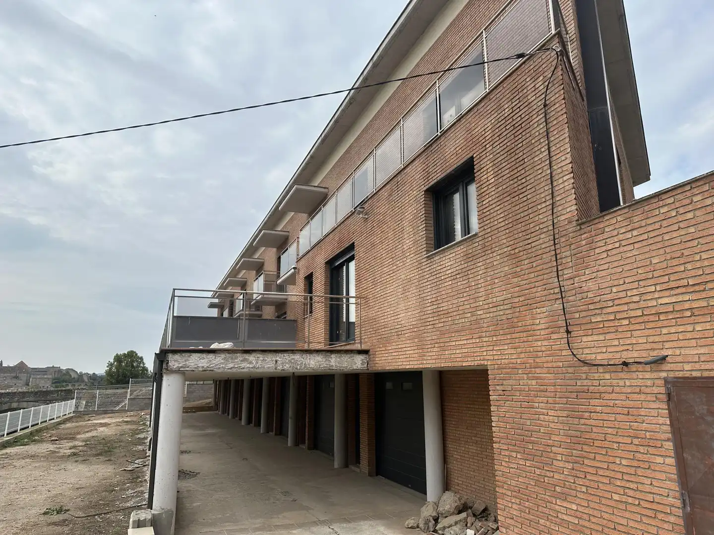 Vista exterior de Casa adosada en venda en Cervera amb Calefacció i Terrassa