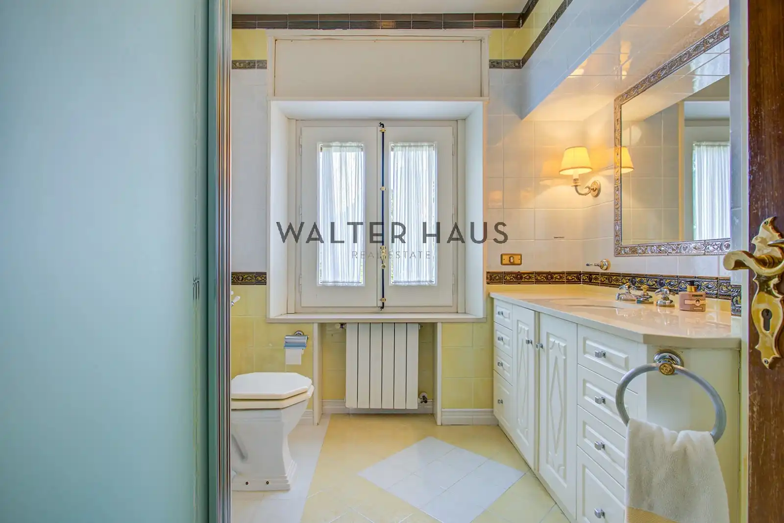 Badezimmer von Haus oder Chalet zum Verkauf in Sitges mit Klimaanlage, Heizung und Privatgarten