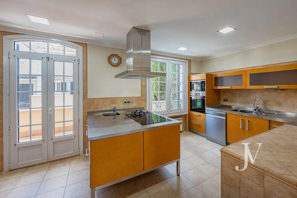 Cocina de Casa adosada en venta en Madrid con Aire acondicionado, Calefacción y Jardín privado