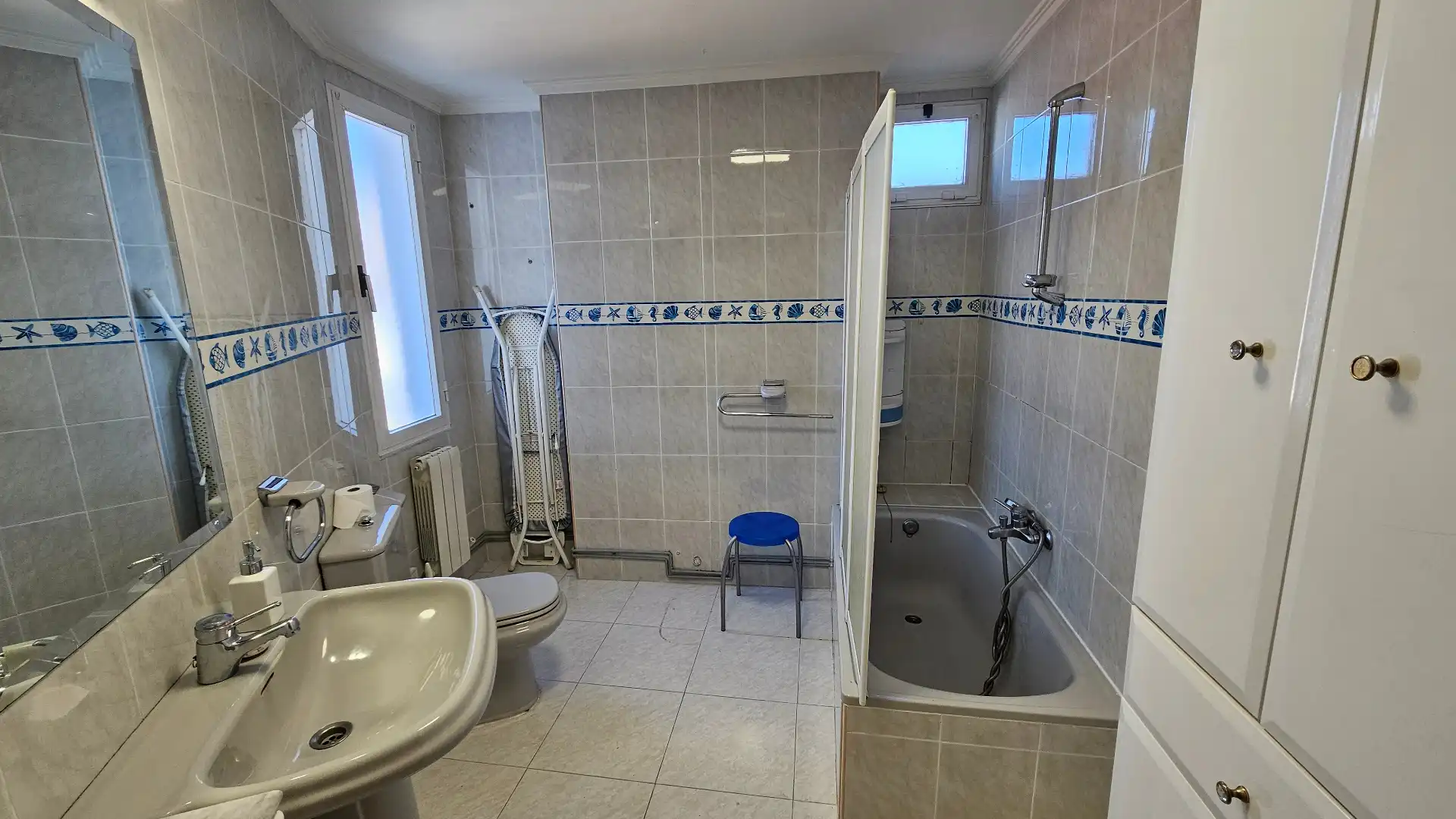 Bathroom of Flat for sale in Vitoria - Gasteiz  with Heating, Parquet flooring and Furnished