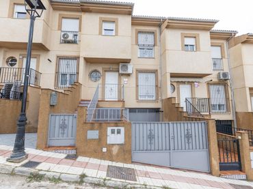 Casa a schiera con balcone in vendita a Calle de las Eras Altas 21