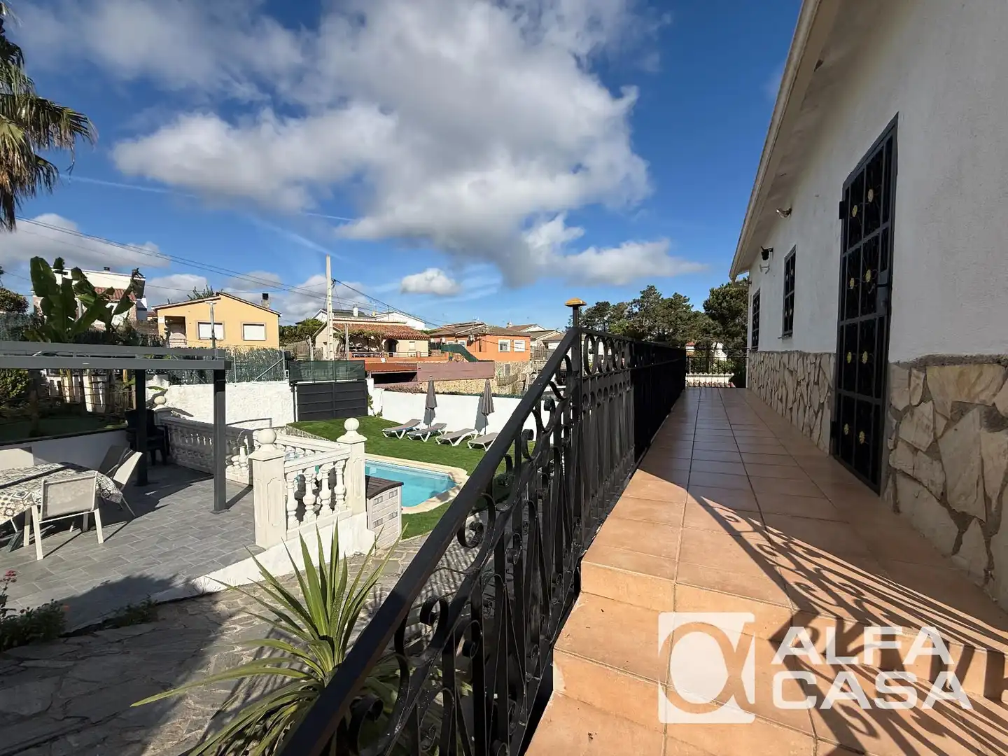 Vista exterior de Casa o xalet en venda en Lloret de Mar amb Calefacció, Terrassa i Traster