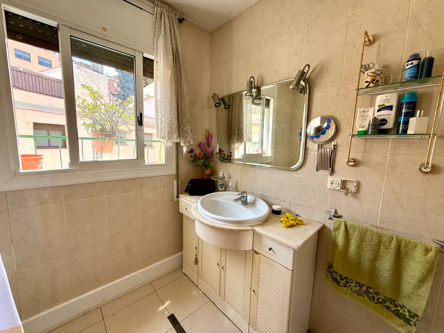 Baño de Casa adosada en venta en Barcelona con Calefacción, Terraza y Balcón