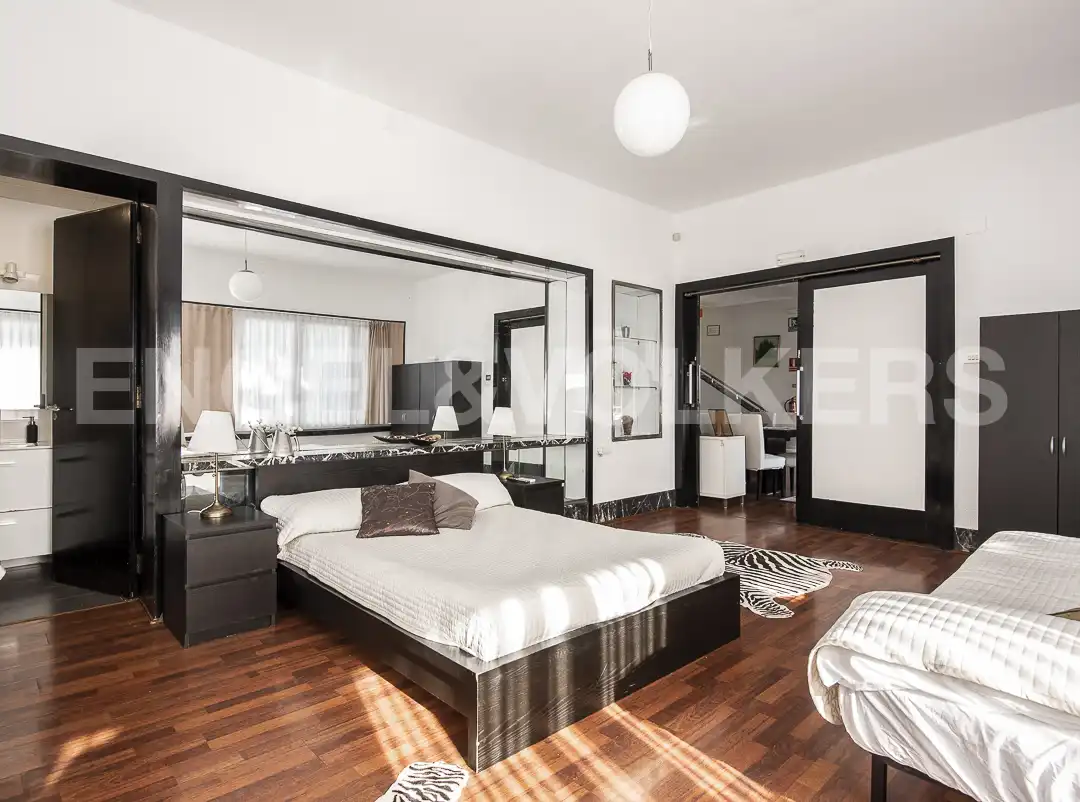 Dormitori de Casa o xalet en venda en Barcelona amb Calefacció, Jardí privat i Terrassa