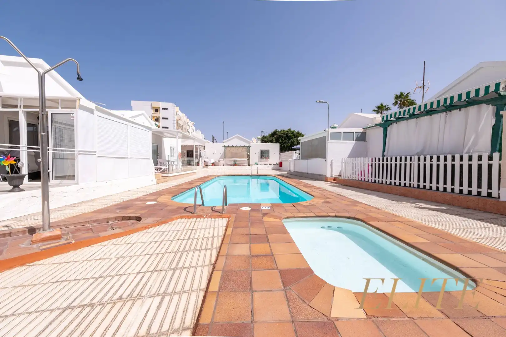 Vista exterior de Casa o xalet en venda en San Bartolomé de Tirajana amb Aire condicionat, Calefacció i Jardí privat
