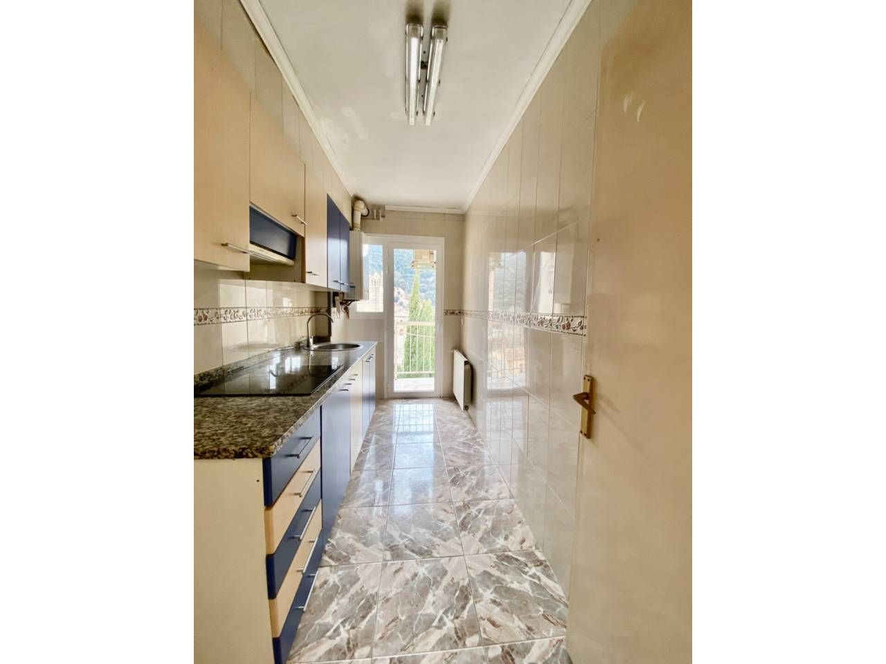 Cocina de Piso en venta en Sant Joan Les Fonts con Aire acondicionado, Calefacción y Balcón