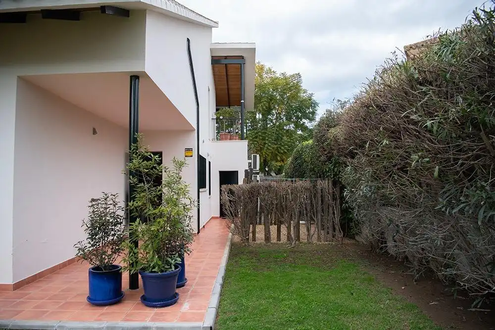 Vista exterior de Casa o chalet en venta en Bormujos con Aire acondicionado, Calefacción y Jardín privado