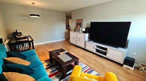 PISO DE 3 DORMITORIOS, 2 BAÑOS Y GARAJE, MUY LUMINOSO Y CERCA DEL CENTRO