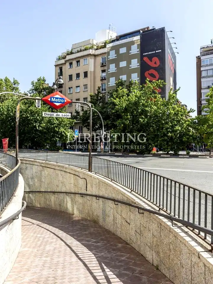 Vista exterior de Piso en venta en Madrid con Calefacción