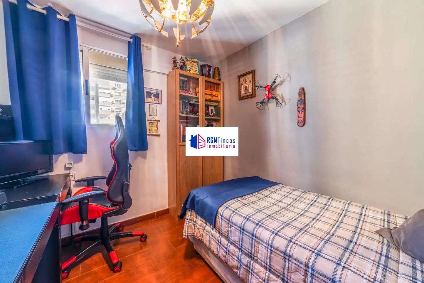 Bedroom of Flat for sale in Sevilla  with Air Conditioner, Heating and Terrace