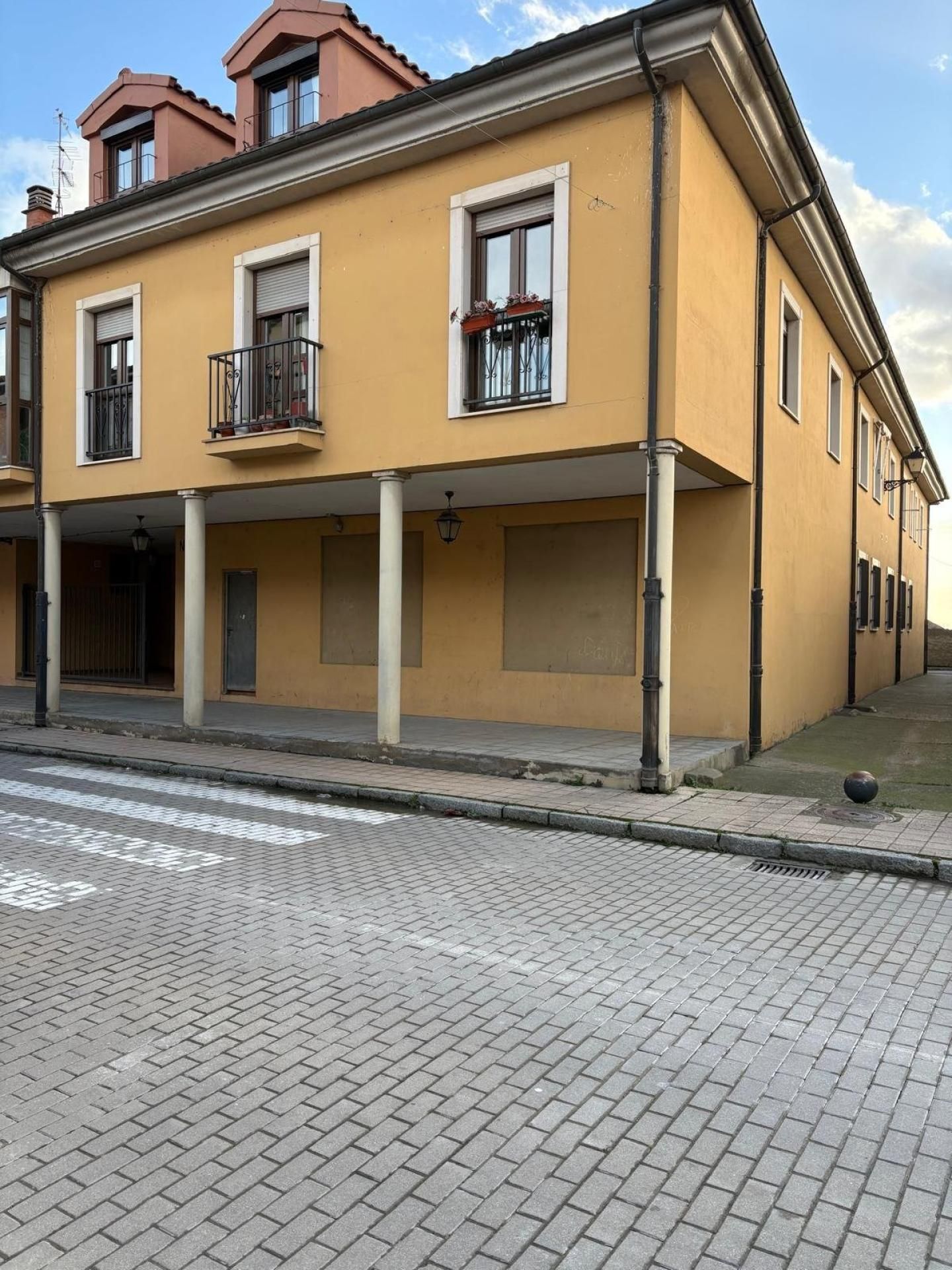 Exterior view of Apartment for sale in Mansilla de las Mulas  with Heating