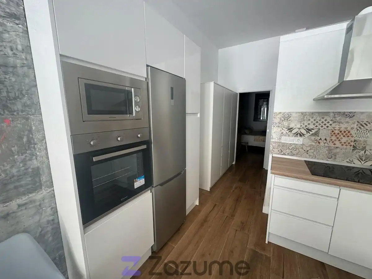 Cocina de Apartamento de alquiler en Fuengirola con Aire acondicionado, Jardín privado y Amueblado