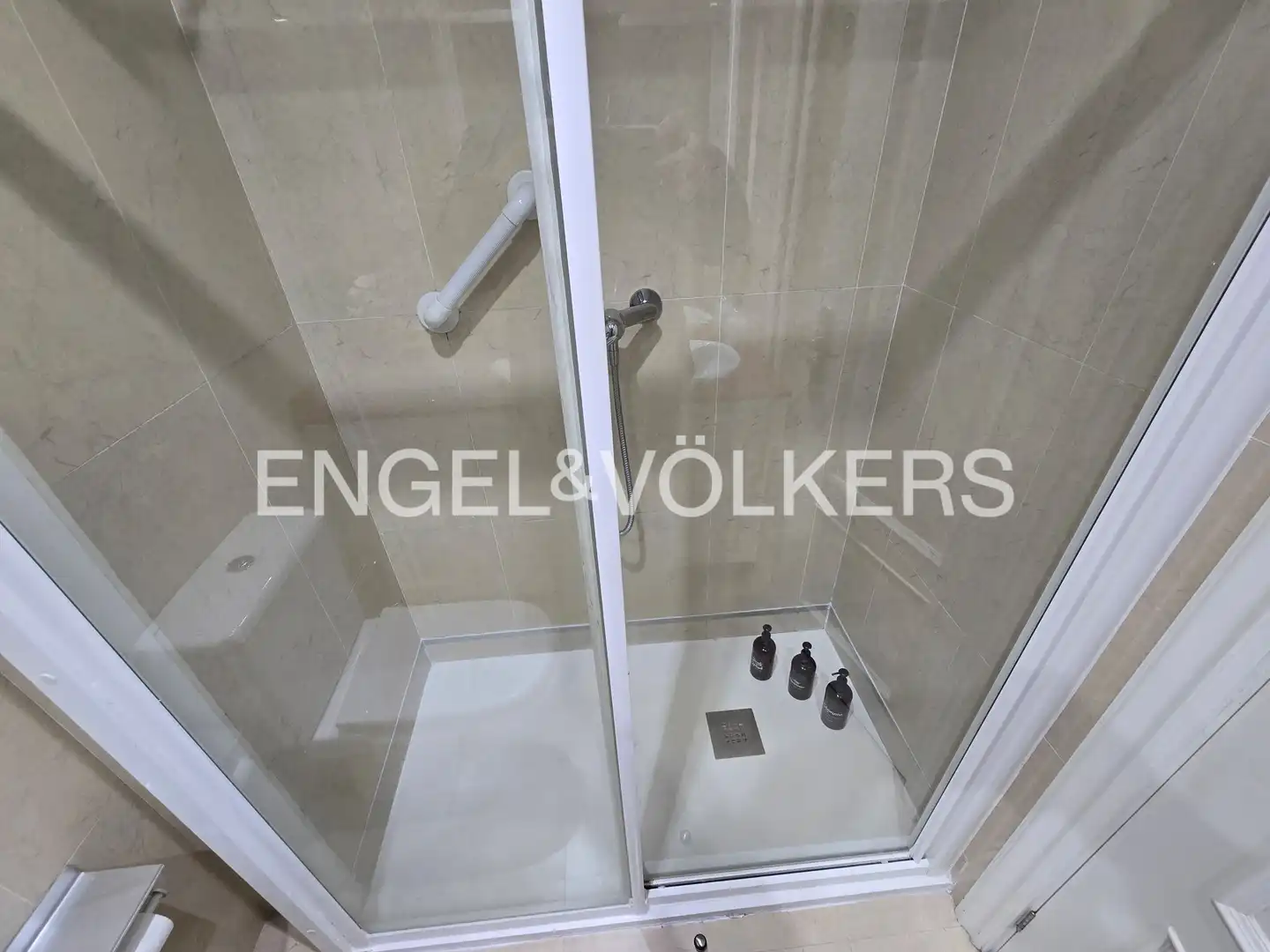 Baño de Piso en venta en Vigo  con Calefacción, Terraza y Balcón