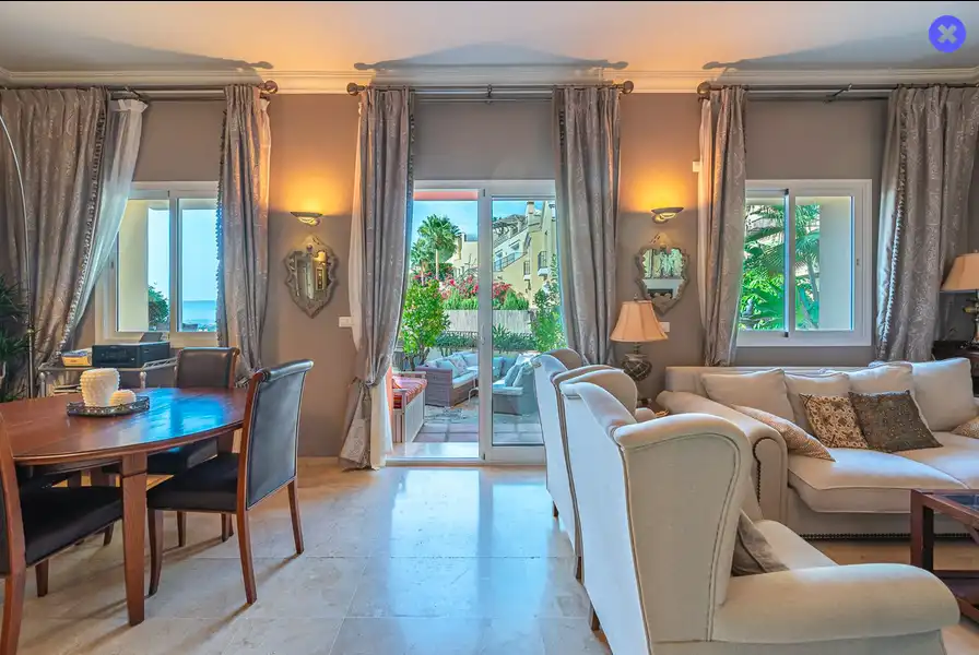 Sala de estar de Casa o chalet en venta en Istán con Aire acondicionado, Jardín privado y Piscina