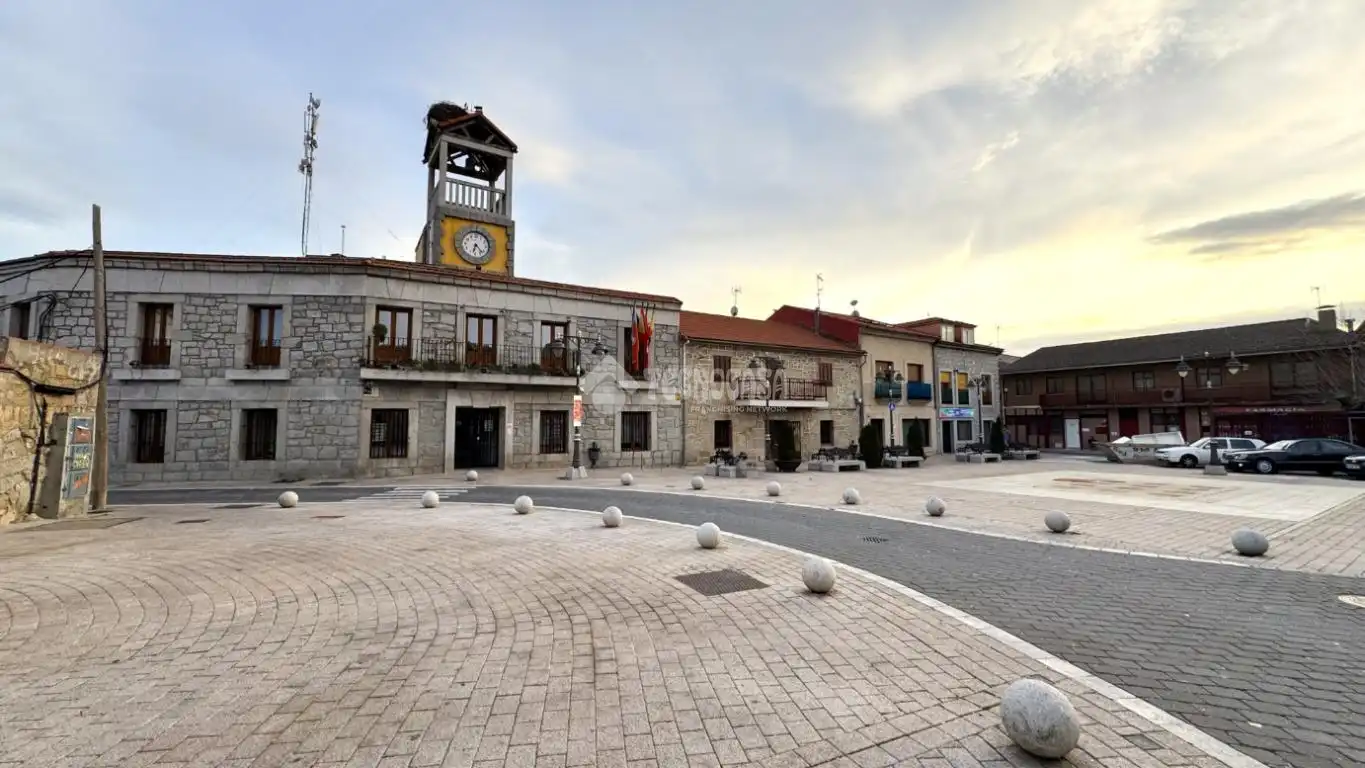 Vista exterior de Casa adosada en venda en Moralzarzal amb Calefacció, Terrassa i Piscina comunitària