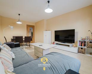 Living room of Flat for sale in Campo Real  with Storage room, Oven and Washing machine