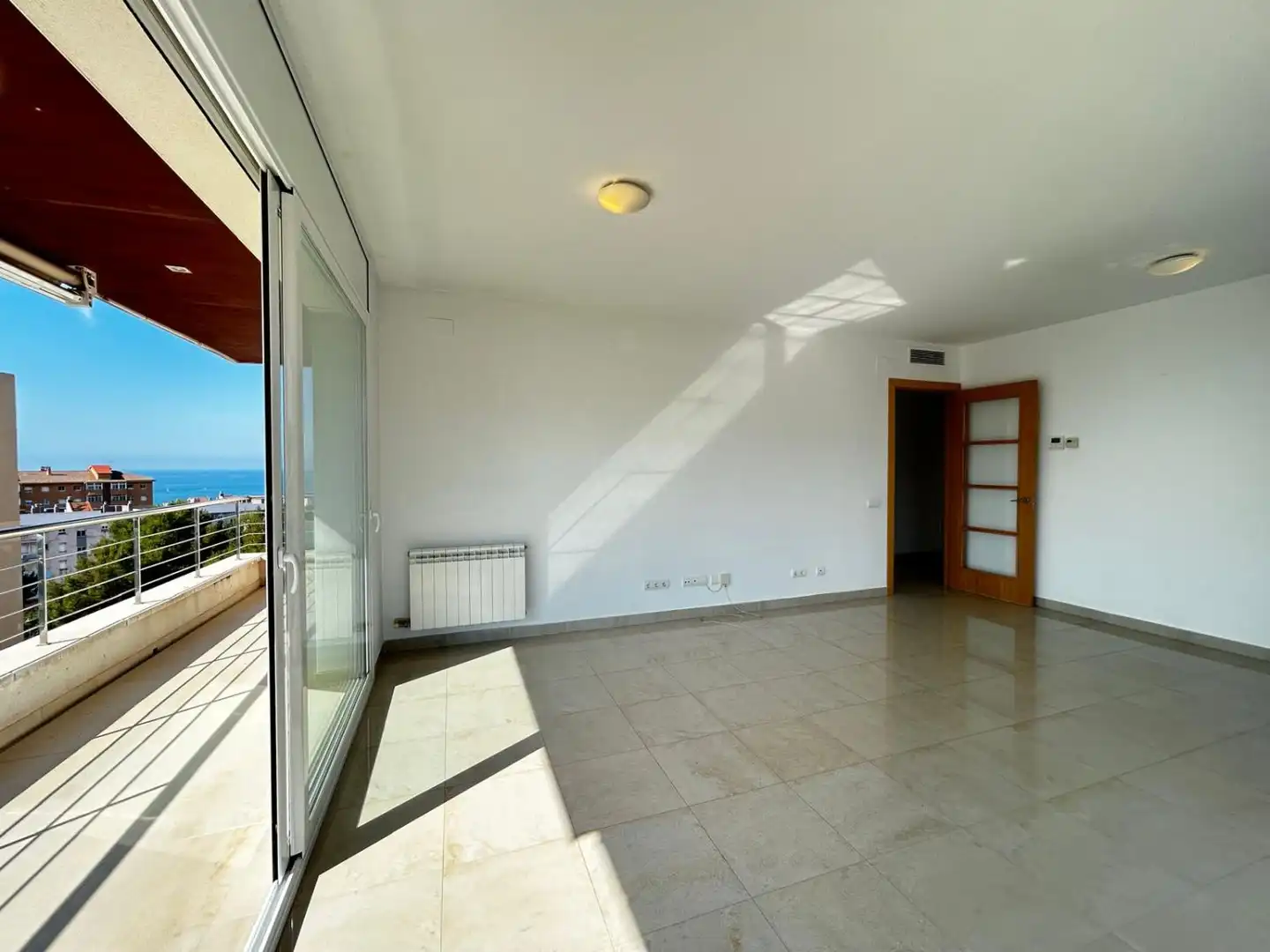 Wohnung zum Verkauf in Sitges mit Klimaanlage, Heizung und Terrasse