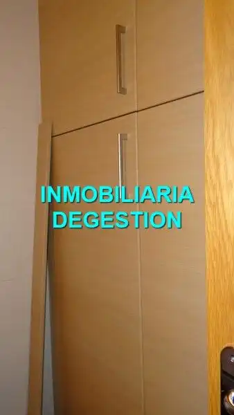 Schlafzimmer von Dachboden zum Verkauf in Linares mit Klimaanlage, Heizung und Privatgarten