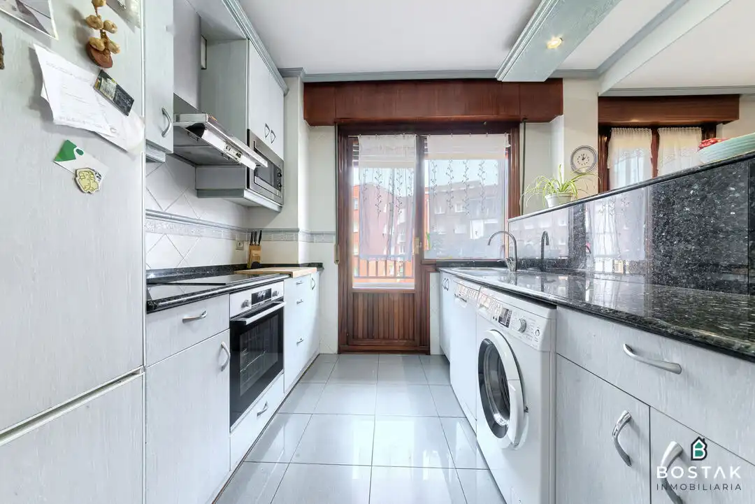 Küche von Wohnung zum Verkauf in Bilbao  mit Heizung, Terrasse und Möbliert