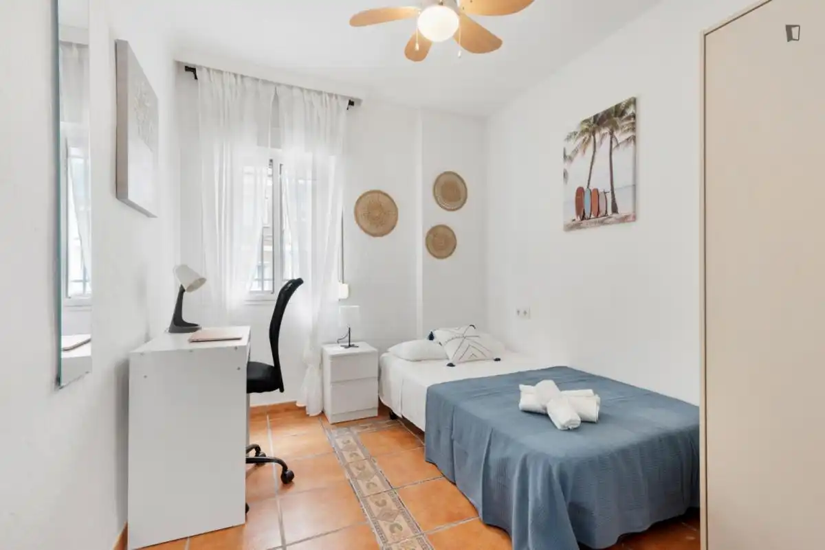Habitación de Apartamento para compartir en Málaga Capital con Amueblado, Horno y Lavadora
