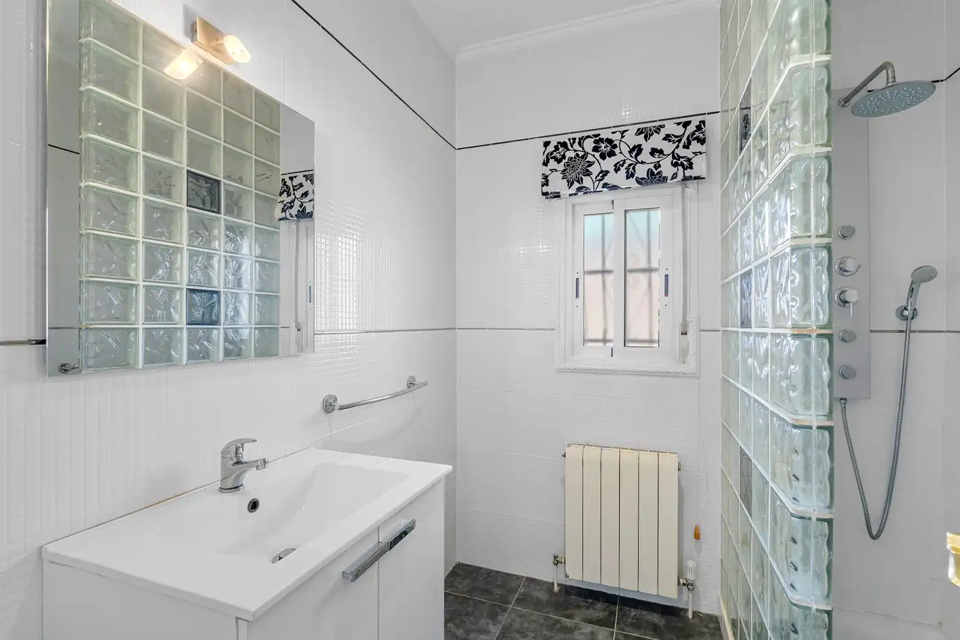 Bathroom of Houses for sale in Rojales  with Air Conditioner, Storage room and Swimming Pool