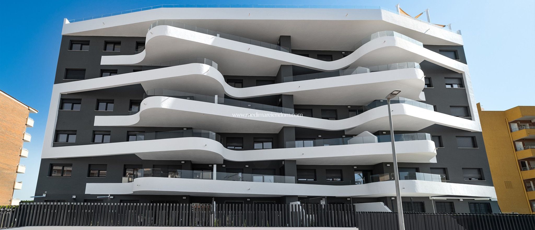 Vista exterior de Planta baixa en venda en Torrevieja amb Terrassa