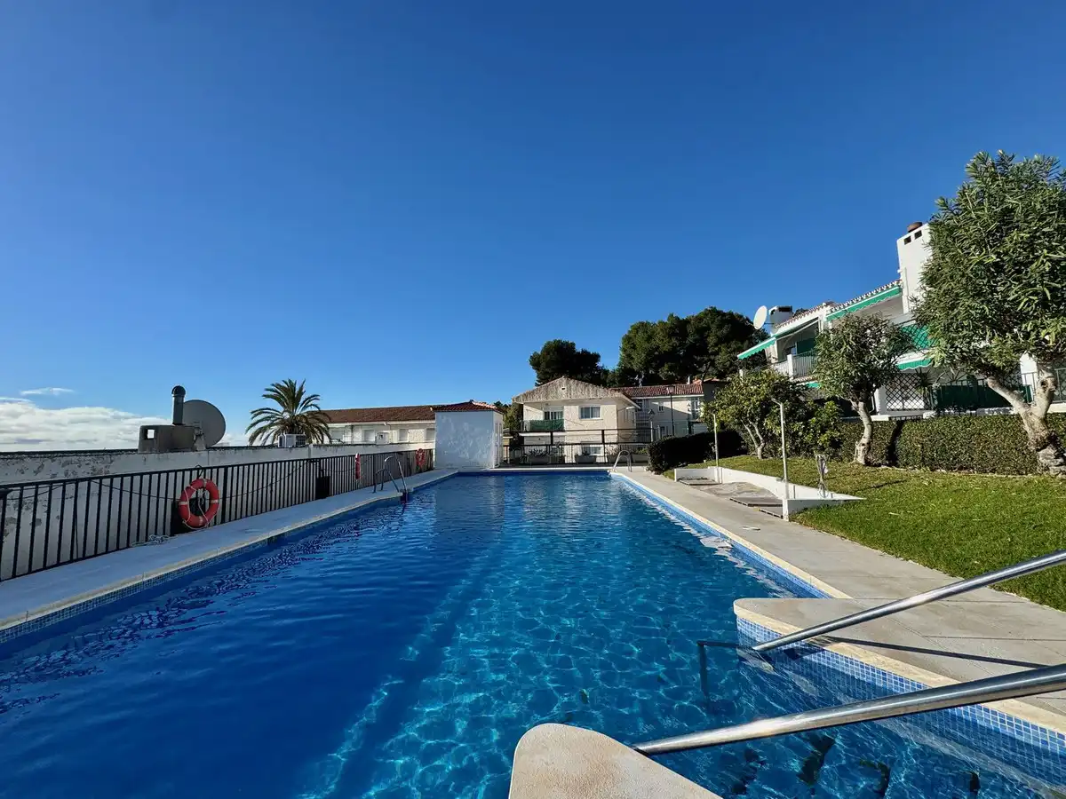Piscina de Casa adosada en venta en Benalmádena con Aire acondicionado, Terraza y Piscina comunitaria