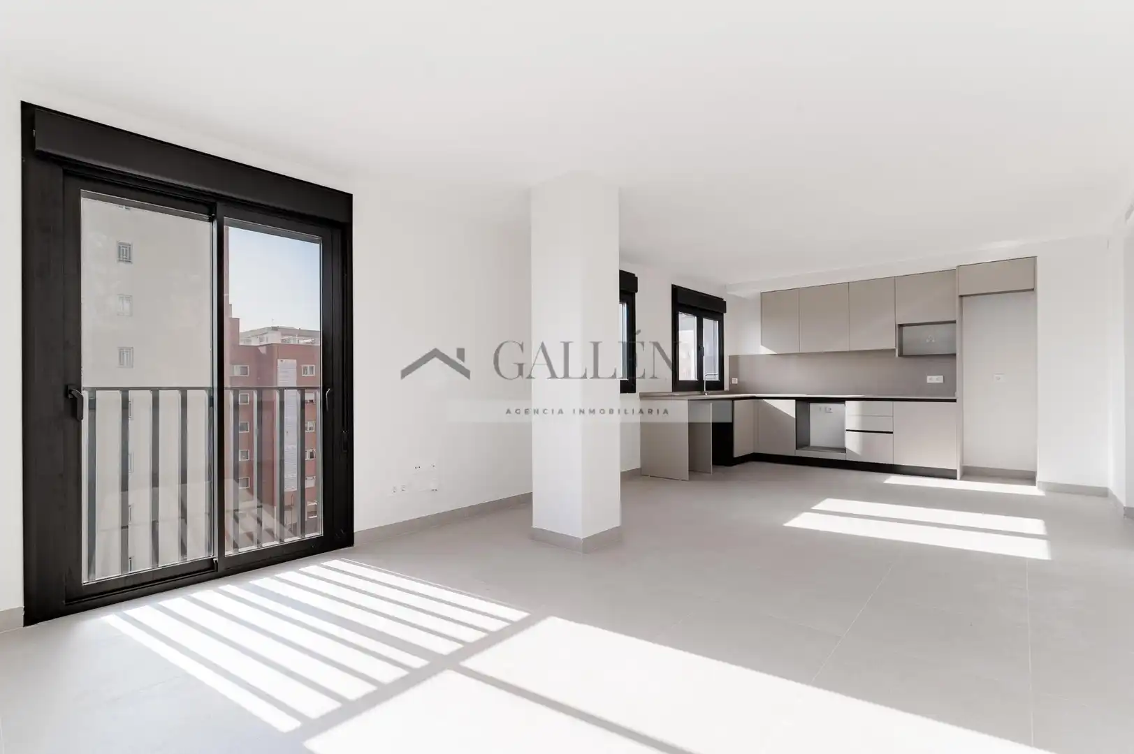 Habitación de Piso en venta en Castellón de la Plana / Castelló de la Plana con Aire acondicionado, Terraza y Trastero