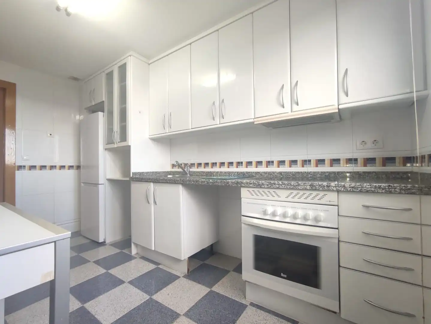Cocina de Piso de alquiler en Gijón  con Calefacción, Parquet y Trastero
