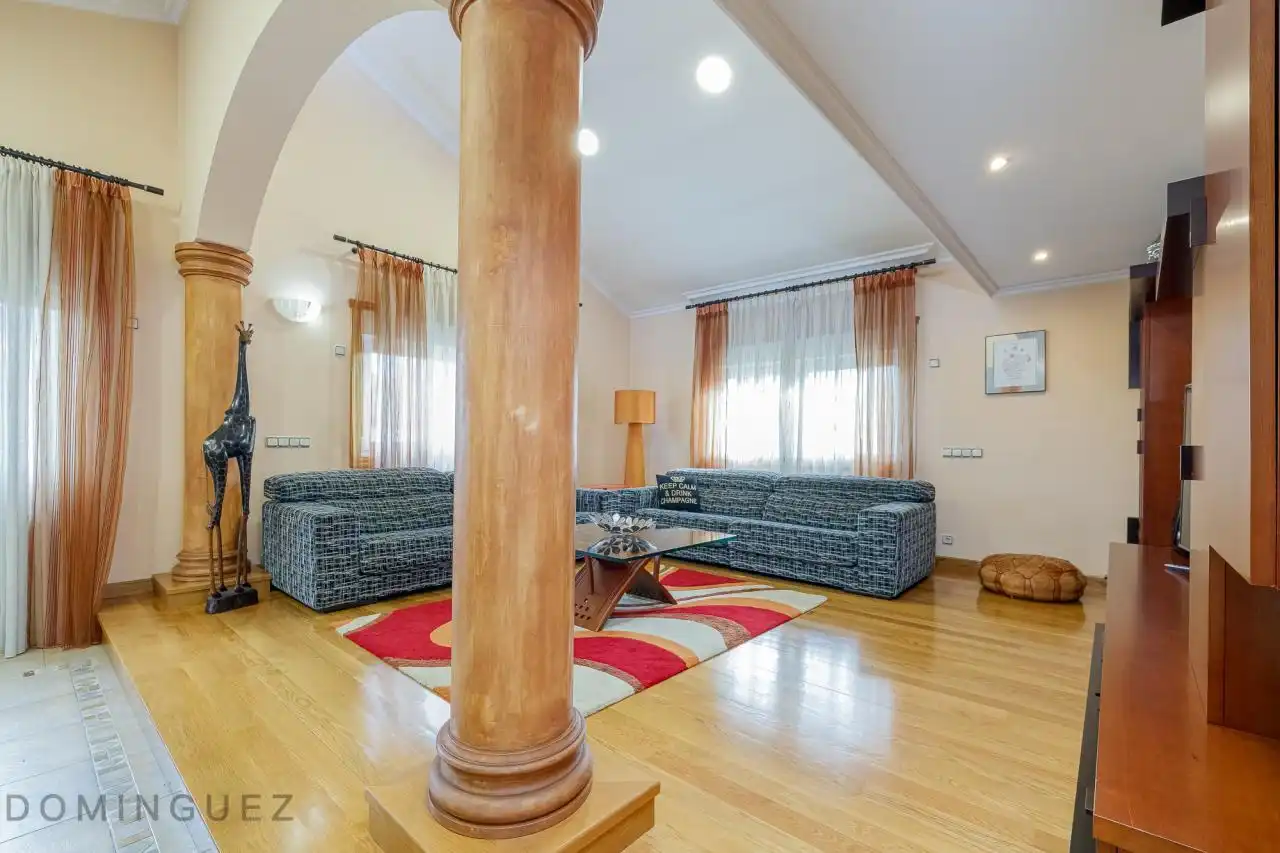 Sala de estar de Casa o chalet en venta en Vigo  con Calefacción, Jardín privado y Parquet