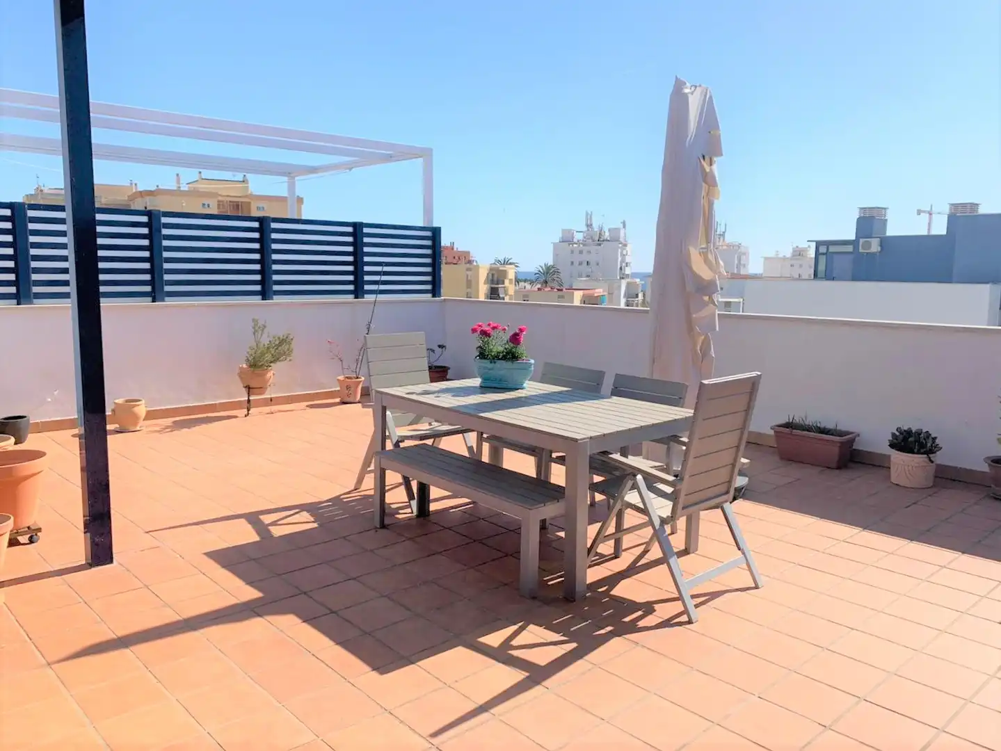 Terrasse von Dachboden zum Verkauf in Estepona mit Klimaanlage, Heizung und Terrasse
