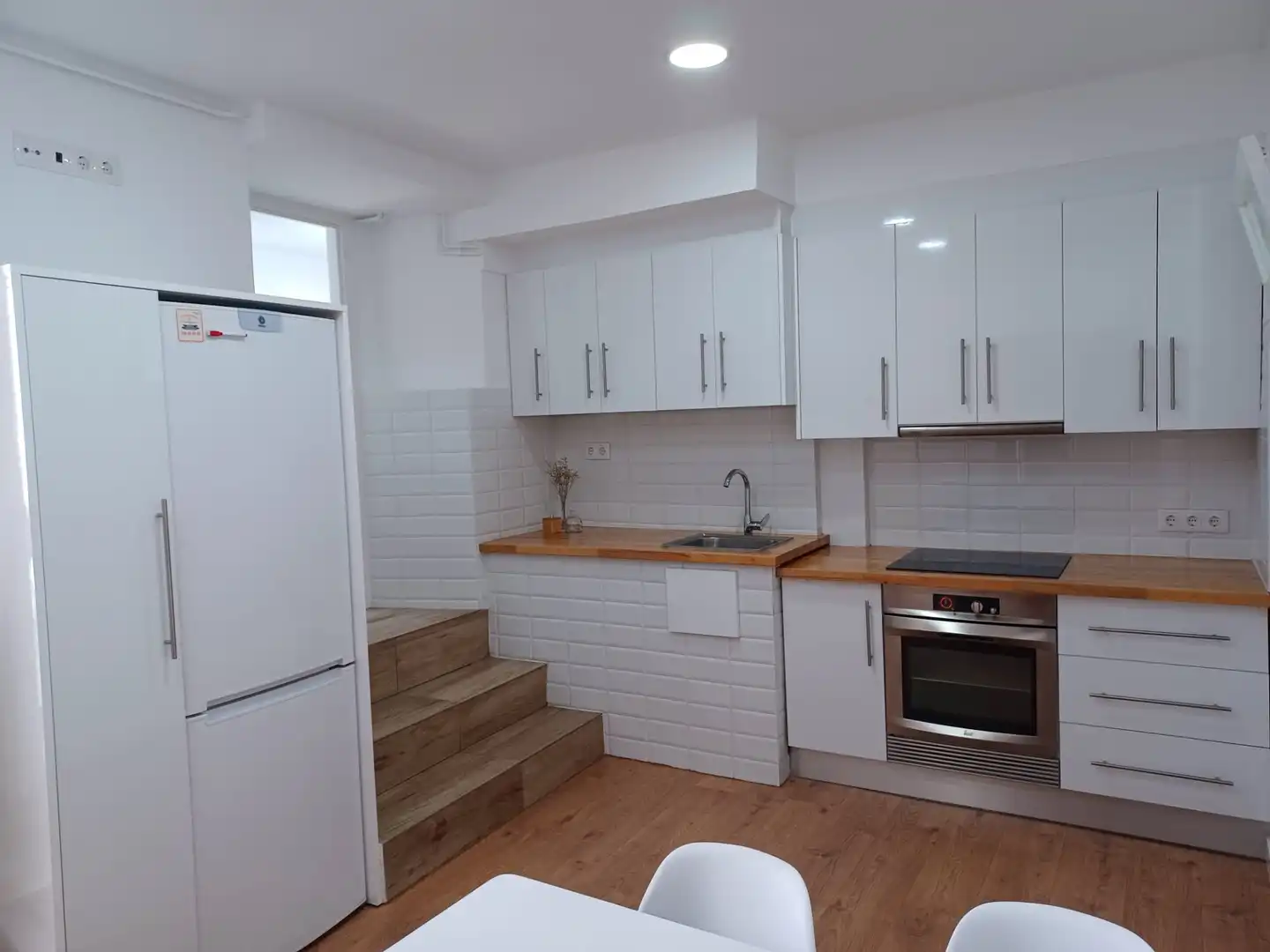 Kitchen of Flat for rent in Santiago de Compostela   with Heating, Terrace and Furnished