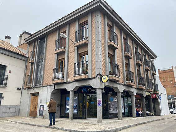 Local comercial en Alquiler en Plaza islas Azores en Tres Olivos - Valverde