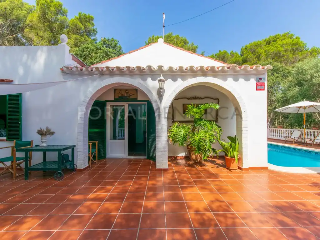 Vista exterior de Casa o xalet en venda en Es Mercadal amb Aire condicionat i Piscina