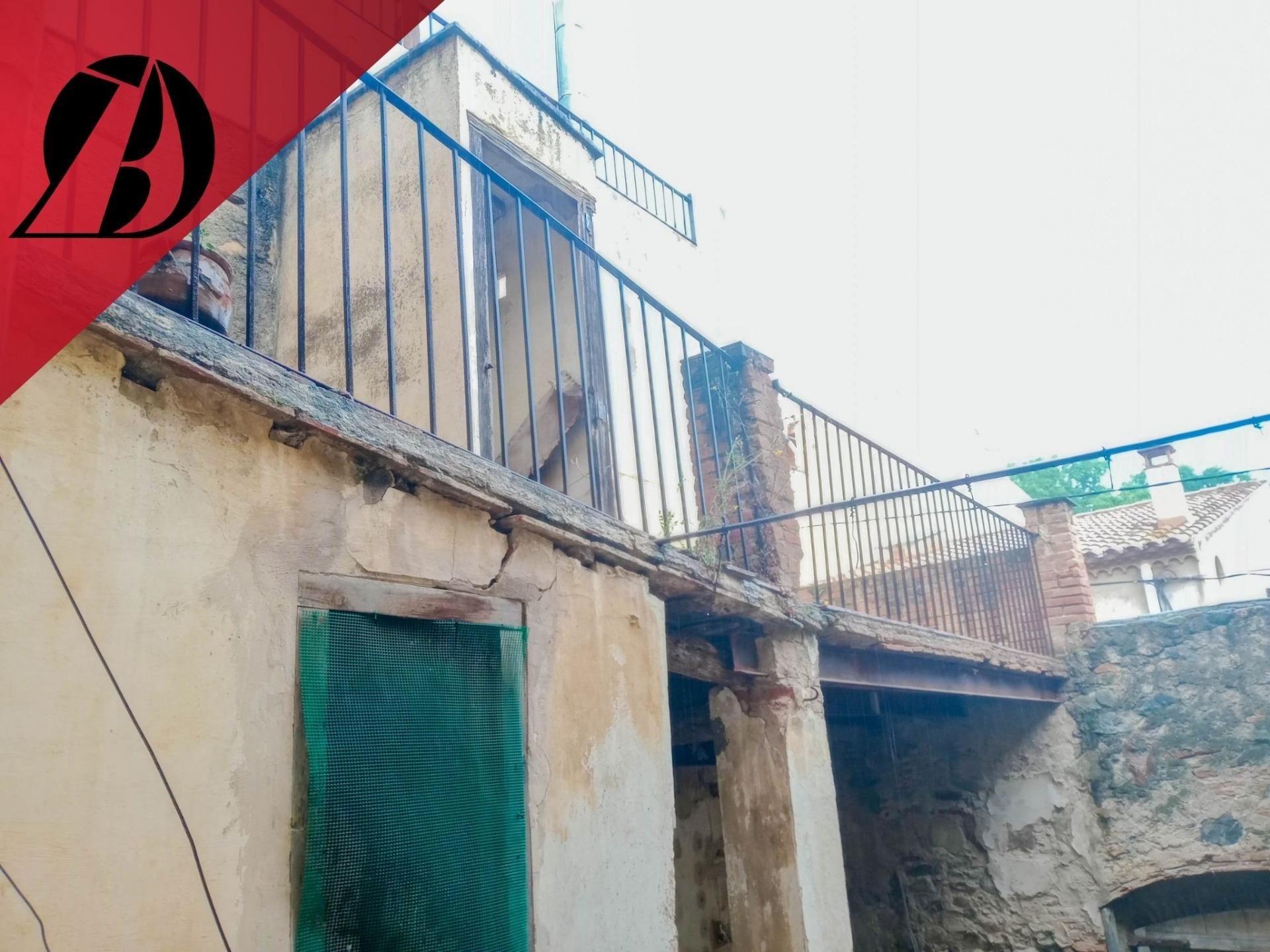 Vista exterior de Casa o xalet en venda en Montbrió del Camp amb Traster i Balcó